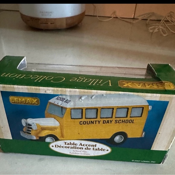 Lemax Yellow County Day School Bus Christmas Village Accessory NIB - Picture 3 of 4